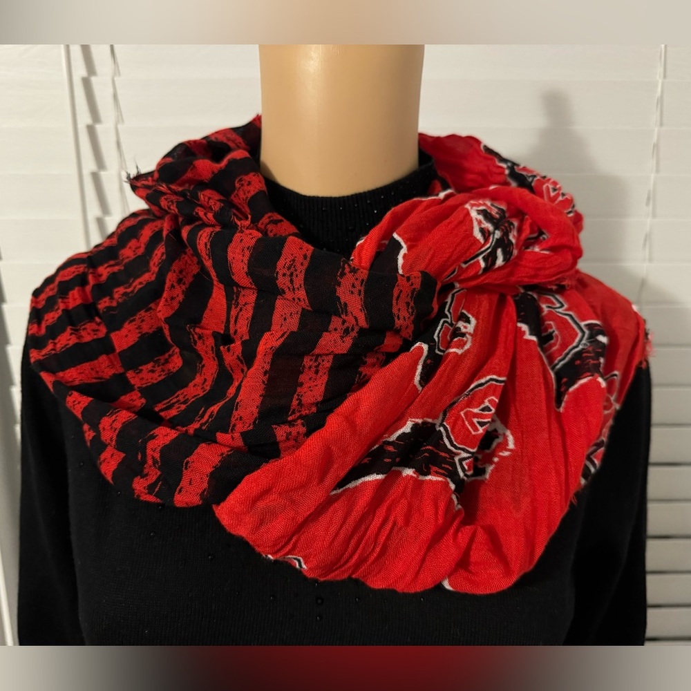 Great Zoozatz black red North Carolina State infinity scarf NWOT